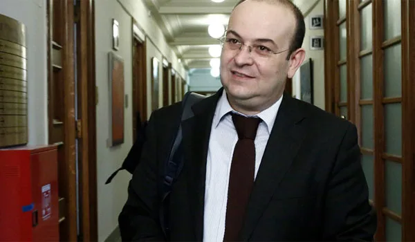 Λιάκος: Να δούμε με γενναιότητα τα χρέη ιδιωτών στην εφορία