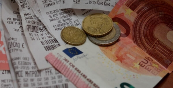 Ανησυχητικά τα στοιχεία από τους φόρους στην κατανάλωση