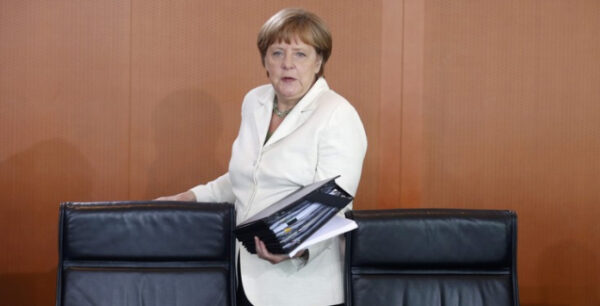 Μέρκελ: Η Ελλάδα δεν υλοποιεί όπως πρέπει τη συμφωνία για το προσφυγικό