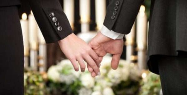 Ιδιωτικά κέντρα αποτέφρωσης νεκρών προανήγγειλε ο Σκουρλέτης