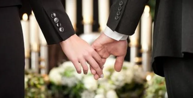 Ιδιωτικά κέντρα αποτέφρωσης νεκρών προανήγγειλε ο Σκουρλέτης