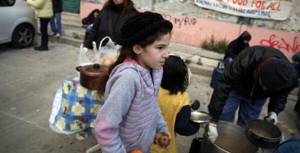 Reuters: Η Ελλάδα κατατάσσεται στη θέση της 3ης φτωχότερης χώρας  – μέλους της Ε.Ε