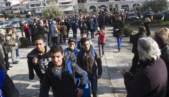 Δεν κάνει πίσω ο Γαβρόγλου: Τα προσφυγόπουλα θα πάνε στα σχολεία