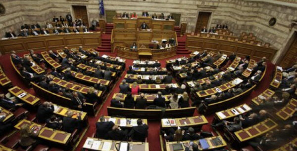 Τρεις δικογραφίες για Σαμαρά, Παπαχριστόπουλο και Στουρνάρα διαβιβάστηκαν στη Βουλή