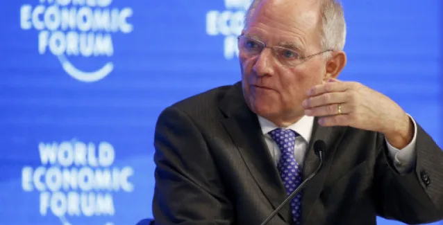 La Tribune: Έτσι παγίδευσε την Ελλάδα ο Σόιμπλε