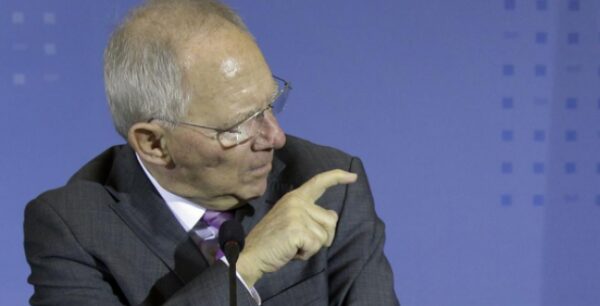 Αποκάλυψη-φωτιά: Ο Σόιμπλε είχε πείσει 15 Ευρωπαίους ΥΠΟΙΚ για το Grexit το 2015