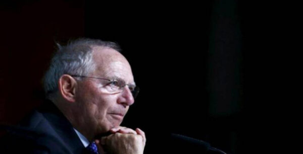 Σόιμπλε: «Αμα θέλει κούρεμα χρέους η Ελλάδα… να φύγει από το ευρώ»