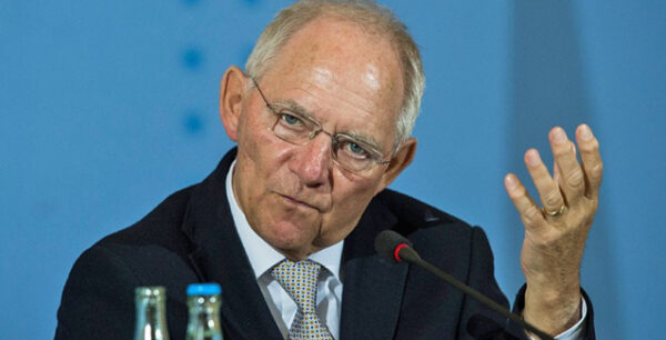 Νέο «μήνυμα» Σόιμπλε: Η Ελλάδα να αποφασίσει αν θέλει να μείνει στην ευρωζώνη