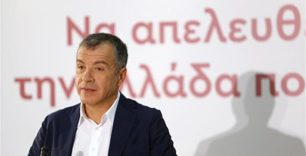 «Βέλη» Στ. Θεοδωράκη στην κυβέρνηση