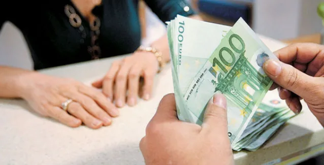 Πότε θα πληρωθούν οι συντάξεις του Απριλίου