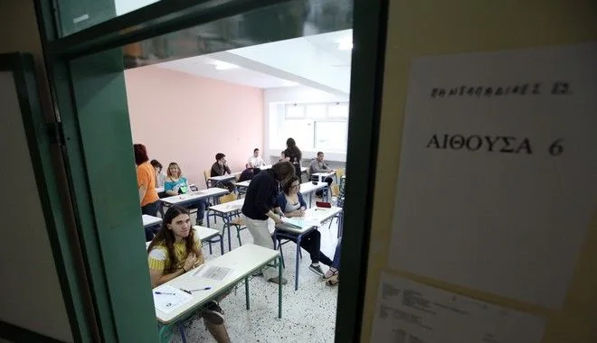 Τέλος στην ‘διαγωγή κοσμία’ βάζει το υπουργείο Παιδείας