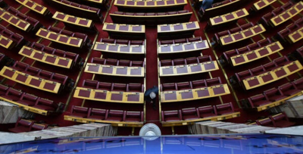 Η απάντηση του ΥΠΟΙΚ για τη μείωση της εισφοράς αλληλεγγύης των πολιτικών