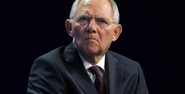 Ο Σόιμπλε κατακεραυνώνει τον Σούλτς για την Ελλάδα