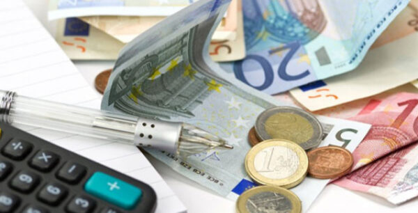 Εξτρα χαράτσι για εκατομμύρια φορολογούμενους μειώνει μισθούς και συντάξεις!