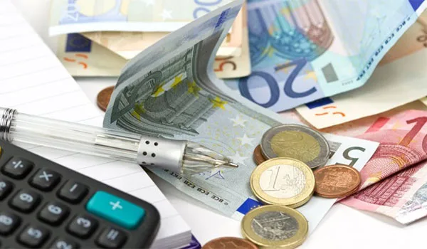 Έξτρα χαράτσι  για εκατομμύρια φορολογούμενους μειώνει μισθούς και συντάξεις!