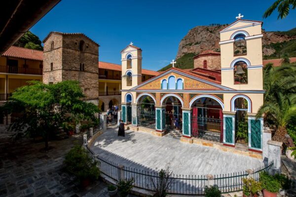 Που βρίσκονται σήμερα το Ακάνθινο Στεφάνι, το Τίμιο Ξύλο και η Χλαμύδα του Χριστού