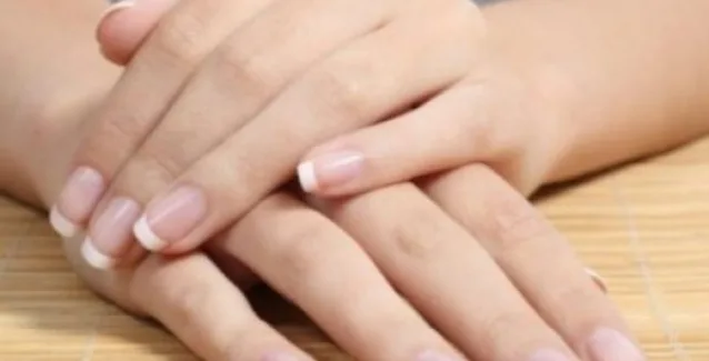 Τα νύχια σας σπάνε; Ποιο το μήνυμα που σας στέλνει ο οργανισμός σας;