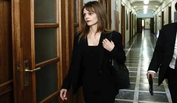 Η Αχτσιόγλου το επιβεβαίωσε: Θα γίνουν μειώσεις στις συντάξεις
