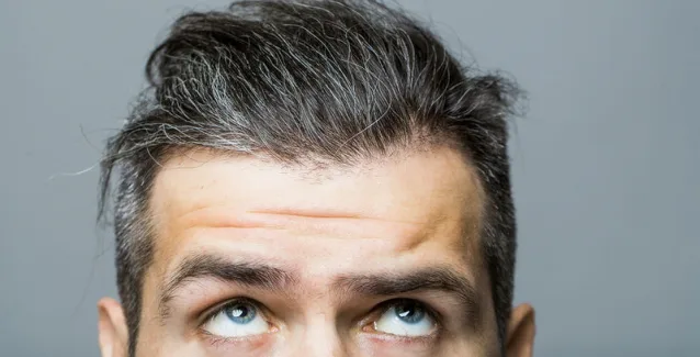 Τι αποκαλύπτουν οι άσπρες τρίχες για την υγεία της αντρικής καρδιάς