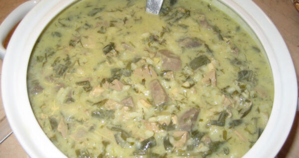 Γιατί τρώμε μαγειρίτσα μετά την Ανάσταση