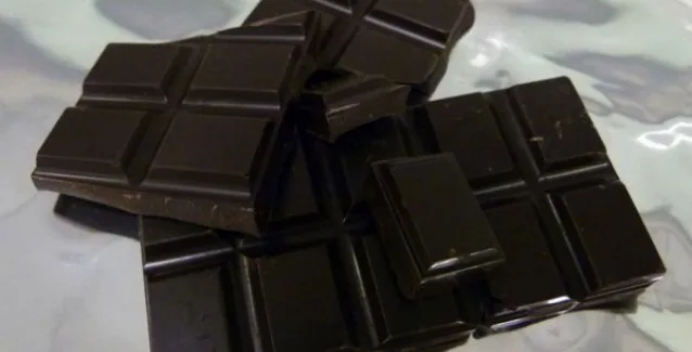 Η μαύρη σοκολάτα προστατεύει τον εγκέφαλο και τη μνήμη