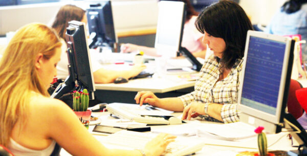 Η εφορία γονατίζει τους Ελληνες: Πάνω από 1.000 κατασχέσεις την ημέρα – Εσείς είστε στο στόχαστρό της;