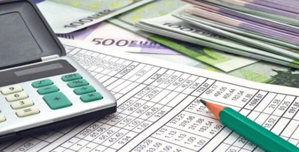 Το νέο αφορολόγητο ξεκινάει από τα 5.685 ευρώ. Βαριά καμπάνα σε χαμηλά εισοδήματα