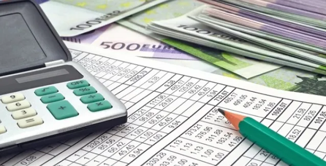 Το νέο αφορολόγητο ξεκινάει από τα 5.685 ευρώ. Βαριά καμπάνα σε χαμηλά εισοδήματα