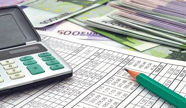 Το νέο  αφορολόγητο ξεκινάει από τα 5.685 ευρώ. Βαριά καμπάνα σε χαμηλά εισοδήματα