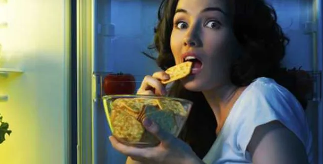 Τι δεν πρέπει να φάμε βράδυ και γιατί;