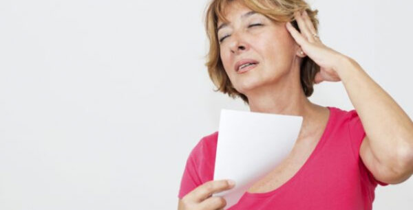 Οι γυναίκες με εξάψεις κινδυνεύουν περισσότερο από καρδιαγγειακά