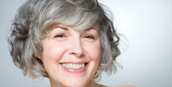 Έρευνα συνδέει τα γκρίζα μαλλιά με καρδιαγγειακά νοσήματα