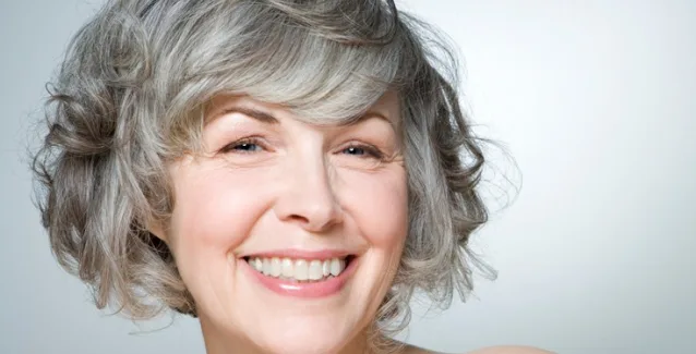 Έρευνα συνδέει τα γκρίζα μαλλιά με καρδιαγγειακά νοσήματα