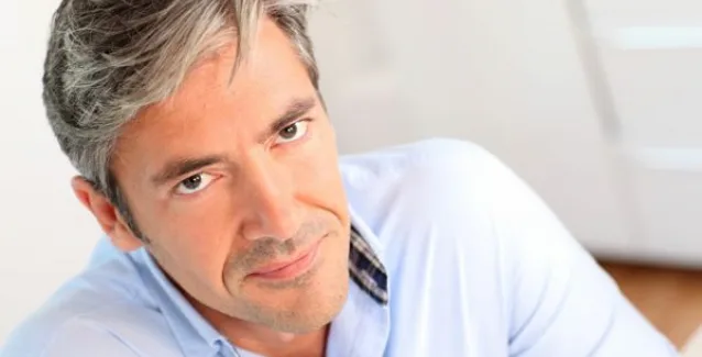 Mεγαλύτερο κίνδυνο καρδιαγγειακής νόσου έχουν οι γκριζομάλληδες