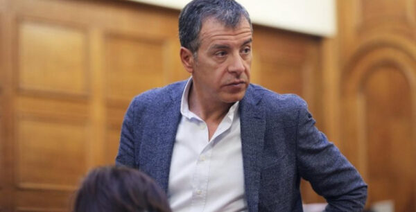 Θεοδωράκης: Ο κόσμος πρέπει να μάθει για τα λεφτά που χάθηκαν