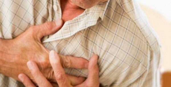 Πόνος στο στήθος; Δείτε πότε είναι από την καρδιά!