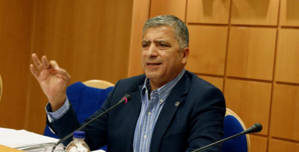 Πατούλης: Όταν το Υπουργείο Παιδείας “τιμωρεί” την αριστεία, περιμένουμε να σεβαστούν τα 4χρονα;