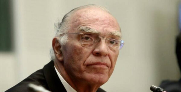 Λεβέντης: «Πάνω η πατρίδα, κάτω τα κόμματα»