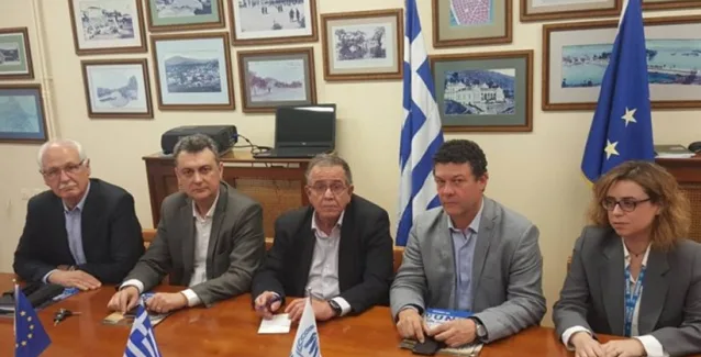 Μουζάλας: Μετρητά και διαμερίσματα στους πρόσφυγες