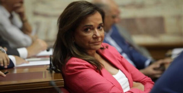 Ντόρα Μπακογιάννη: “Η κυβέρνηση με τις πρακτικές της αλλοιώνει το πολίτευμα”