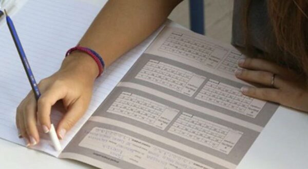 Πανελλήνιες 2017 ΓΕΛ: Θέματα και απαντήσεις για τα σημερινά μαθήματα στο iPaideia.gr