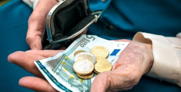 Περικοπές με πλαφόν έως 22% για 900.000 συνταξιούχους – Ποιους αφορά