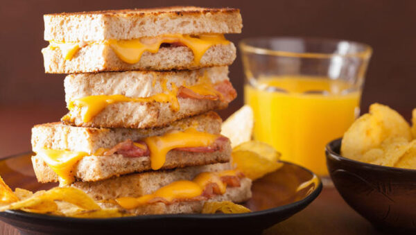 Ένας στους δέκα ανθρώπους παγκοσμίως έχει συχνά κοιλόπονους λόγω του… φαγητού