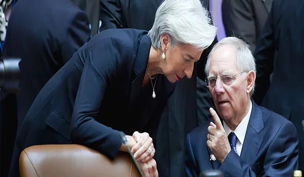 Handelsblatt: Η διαμάχη ΔΝΤ – Σόιμπλε βλάπτει την Ελλάδα