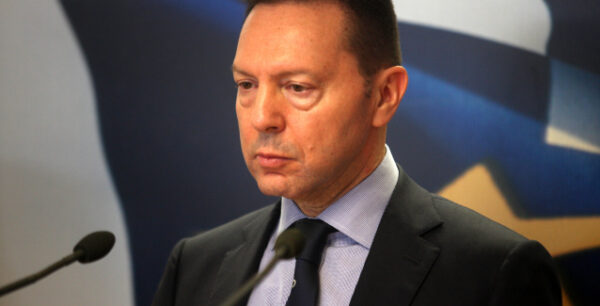 Ανατροπή στο πολιτικοοικονομικό σκηνικό από την παραίτηση Στουρνάρα