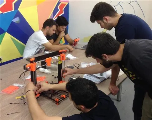 Μαθητές στα εργαστήρια του ΕΜΠ