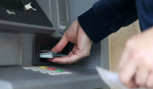 Capital controls: Σχέδιο χαλάρωσης – Τι θα αλλάξει στις αναλήψεις