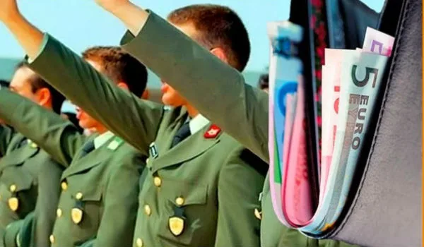 Ένστολοι: Ποιοί χάνουν επιδόματα