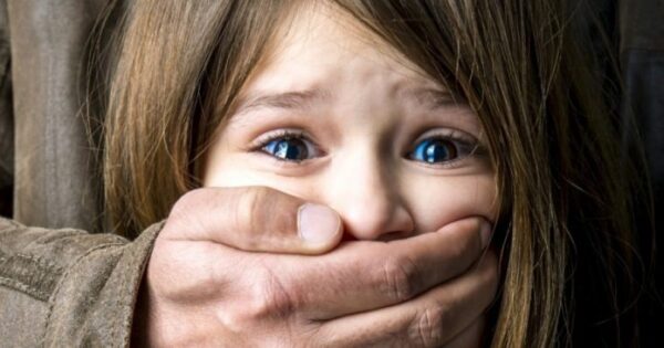 Οι 10 κανόνες ασφαλείας που όλοι οι γονείς πρέπει να διδάξουν στα Παιδιά τους