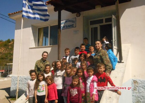 Ροδόπη: Οδοντίατροι του στρατού εξέτασαν δωρεάν μαθητές δημοτικών σχολείων